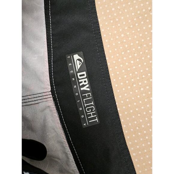 Quicksilver DryFlight Board Shorts / Swim Trunks Men's 32 - Picture 4 of 12